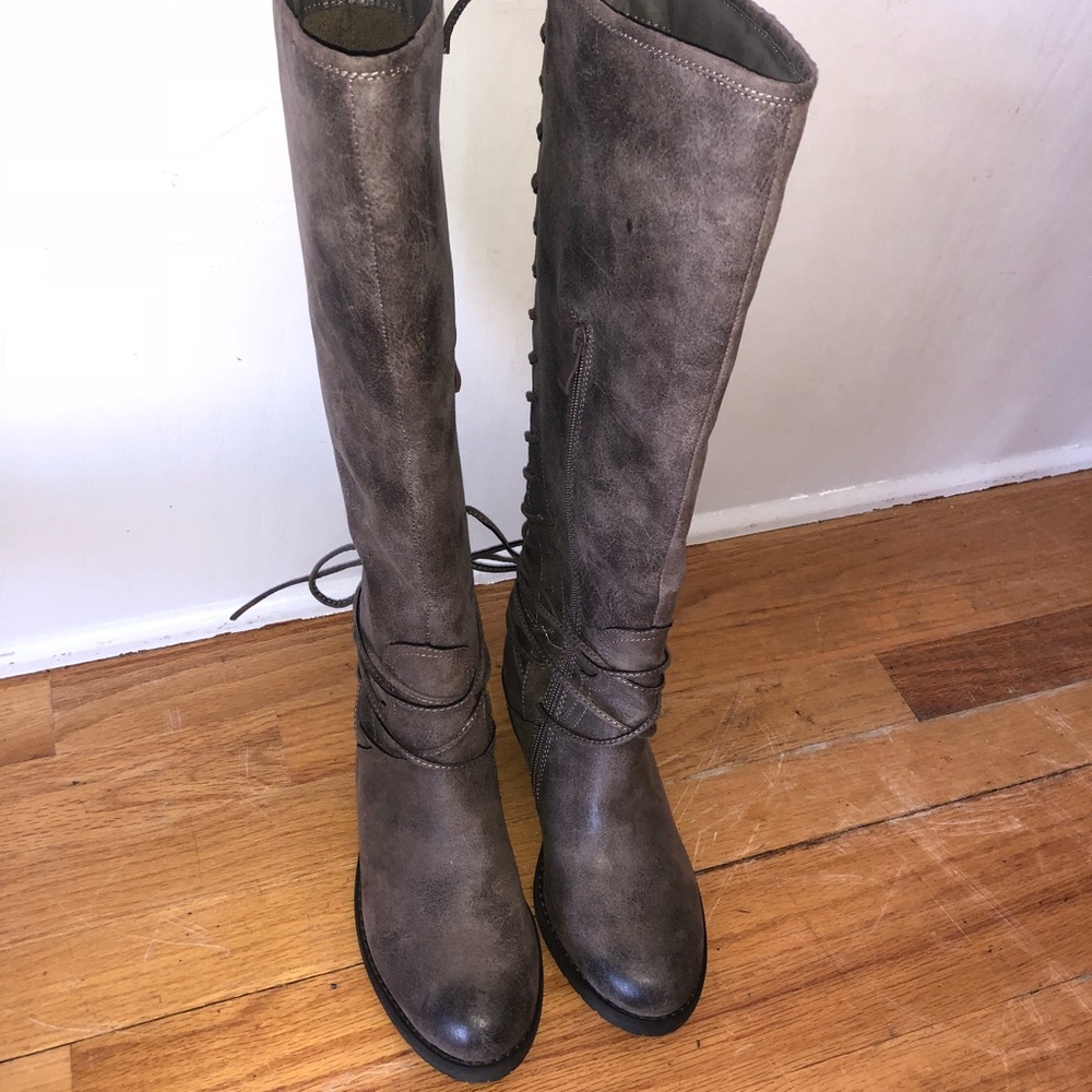 Boots - Picture 3 of 6